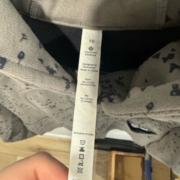 LIKE NEW- LULULEMON SCUBA - Size 10 - Picture 3 of 5